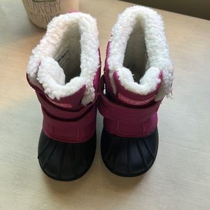 Great condition Cat & Jack snow boots